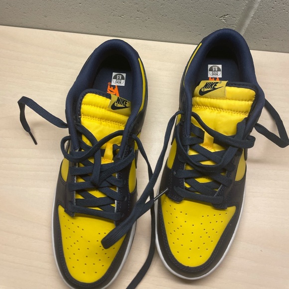 Nike dunk low Varsity Maize - Picture 2 of 5